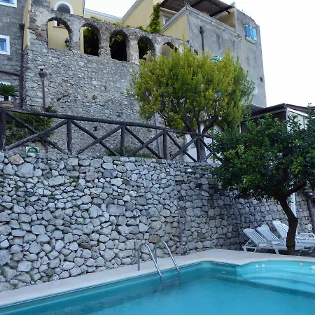 Sleeps 4 Pool Air Con Wifi Daire Nerano