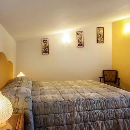 Daire Sleeps 4 Pool Air Con Wifi