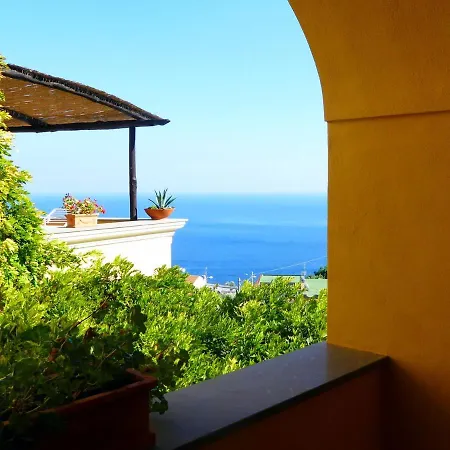Sleeps 4 Pool Air Con Wifi Daire Nerano